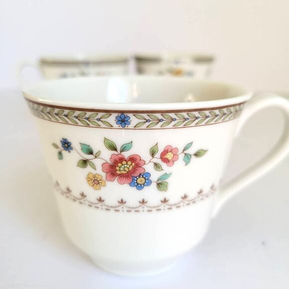 Vintage 1976 Royal Doulton England Kingswood Pattern Coffee Cups Set of 3 - Picture 3 of 8